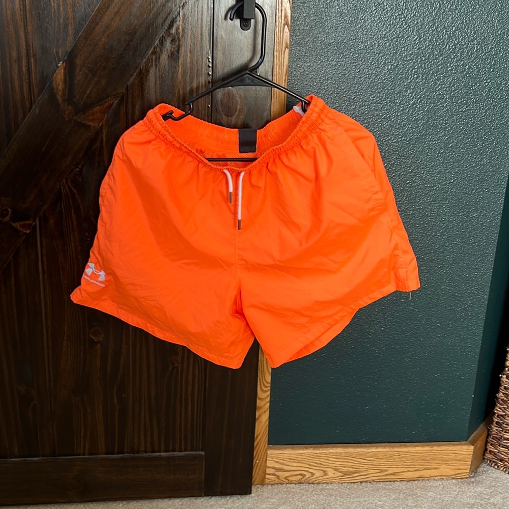 Men’s M Under Armour shorts 5 inch inseam